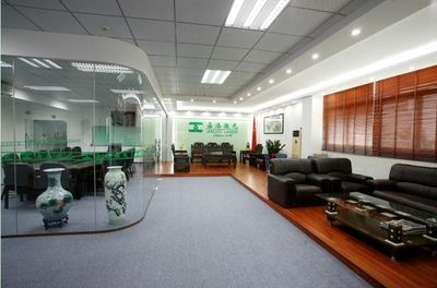 “盒”你心意 智造彩盒論壇暨文洪機(jī)長(zhǎng)培訓(xùn)學(xué)校啟動(dòng)大會(huì)聚焦鋼木家具新未來(lái)